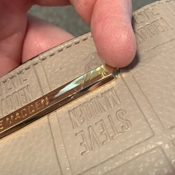 Steve Madden Wristlet / Purse! Brand New…Label & Zipper still covered in plastic - Picture 7 of 13